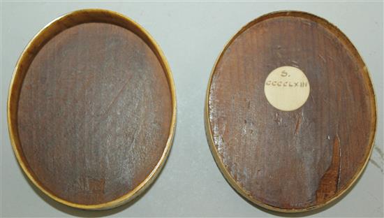 A 17th century oval horn, fruitwood and bone inlaid snuff box, 3.5 x 3in.